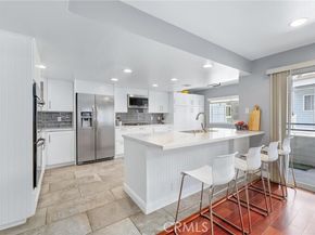 23163 Mulholland Drive, Woodland Hills (los Angeles) CA 91364