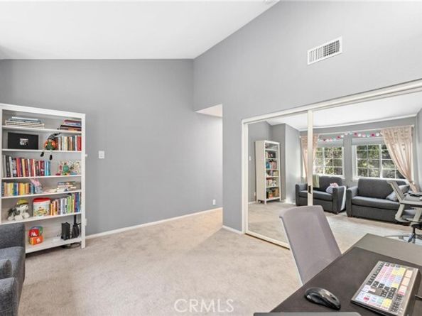 23163 Mulholland Drive, Woodland Hills (los Angeles) CA 91364