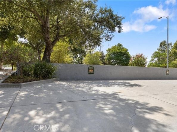 23163 Mulholland Drive, Woodland Hills (los Angeles) CA 91364