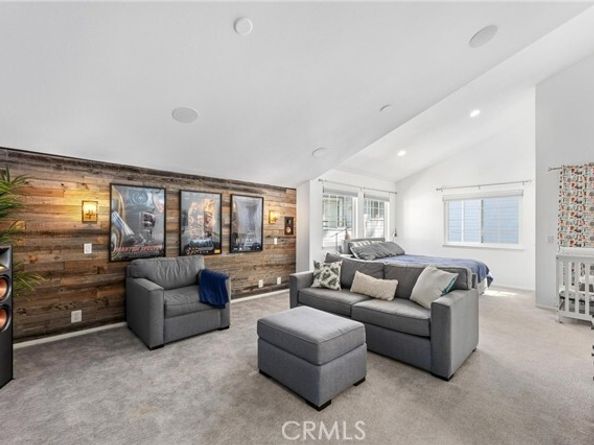 23163 Mulholland Drive, Woodland Hills (los Angeles) CA 91364