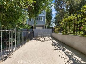 23163 Mulholland Drive, Woodland Hills (los Angeles) CA 91364