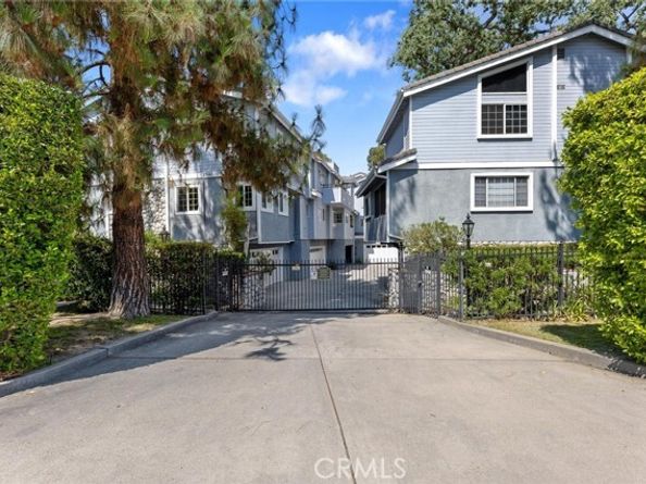 23163 Mulholland Drive, Woodland Hills (los Angeles) CA 91364