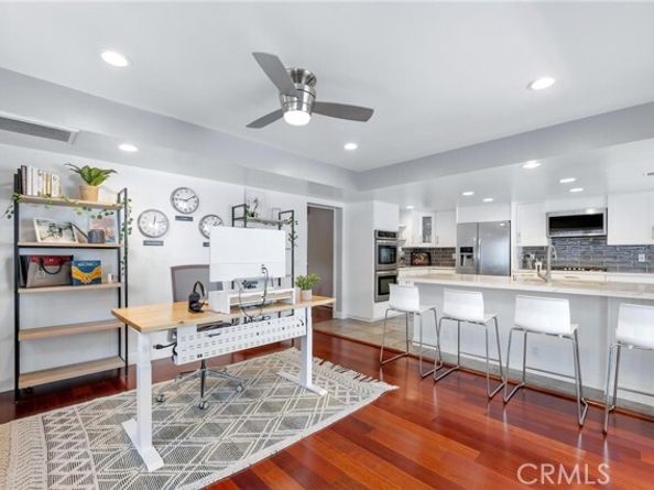 23163 Mulholland Drive, Woodland Hills (los Angeles) CA 91364