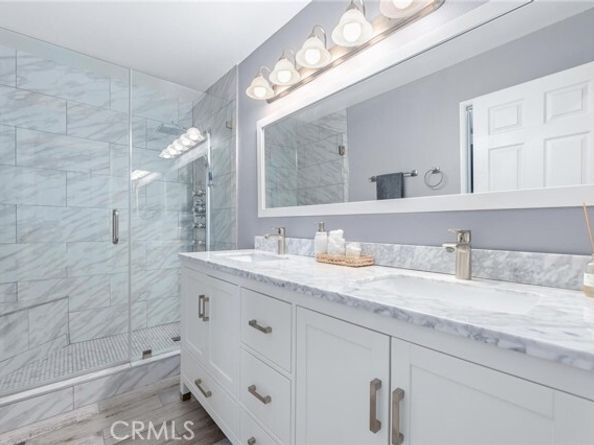 23163 Mulholland Drive, Woodland Hills (los Angeles) CA 91364