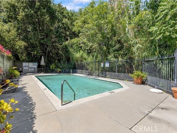23163 Mulholland Drive, Woodland Hills (los Angeles) CA 91364