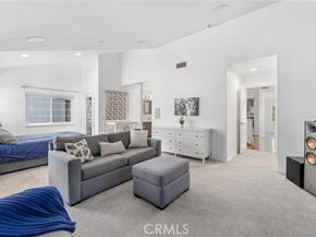 23163 Mulholland Drive, Woodland Hills (los Angeles) CA 91364