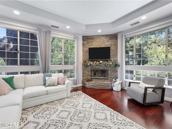 23163 Mulholland Drive, Woodland Hills (los Angeles) CA 91364