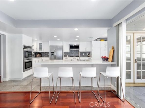 23163 Mulholland Drive, Woodland Hills (los Angeles) CA 91364