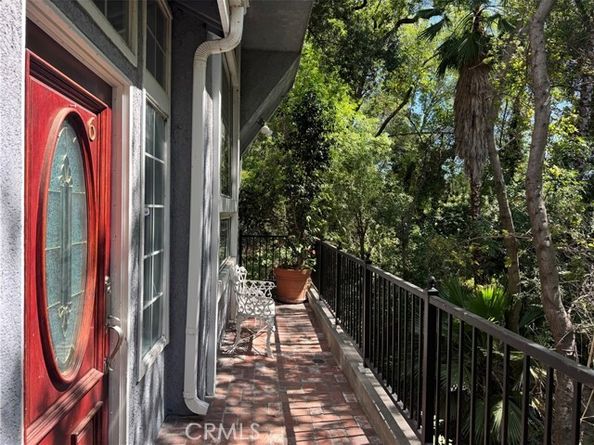 23163 Mulholland Drive, Woodland Hills (los Angeles) CA 91364