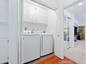 23163 Mulholland Drive, Woodland Hills (los Angeles) CA 91364