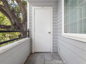 23163 Mulholland Drive, Woodland Hills (los Angeles) CA 91364