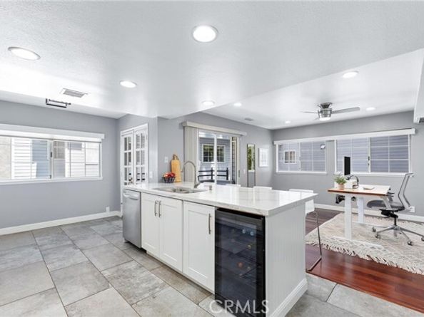 23163 Mulholland Drive, Woodland Hills (los Angeles) CA 91364