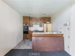 7625 Reseda Boulevard 302, Reseda (los Angeles) CA 91335