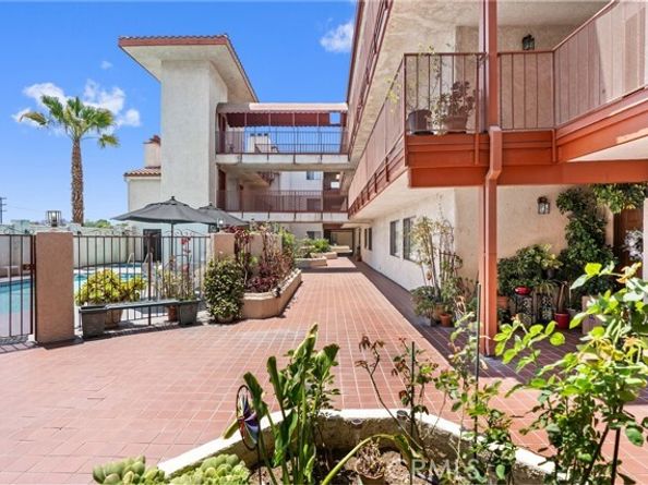 7625 Reseda Boulevard 302, Reseda (los Angeles) CA 91335