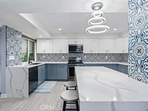 7625 Reseda Boulevard 302, Reseda (los Angeles) CA 91335