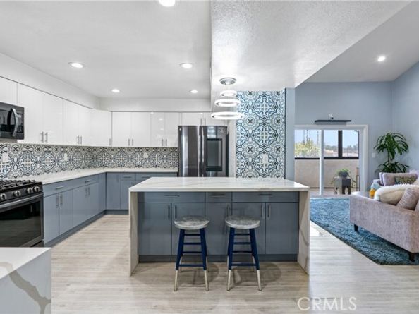 7625 Reseda Boulevard 302, Reseda (los Angeles) CA 91335