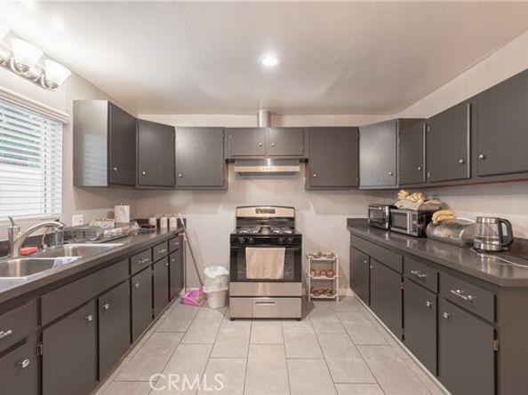 16038 Hartland Street, Van Nuys (los Angeles) CA 91406