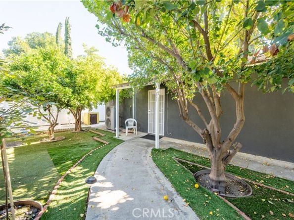 16038 Hartland Street, Van Nuys (los Angeles) CA 91406