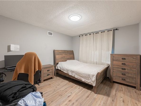 16038 Hartland Street, Van Nuys (los Angeles) CA 91406