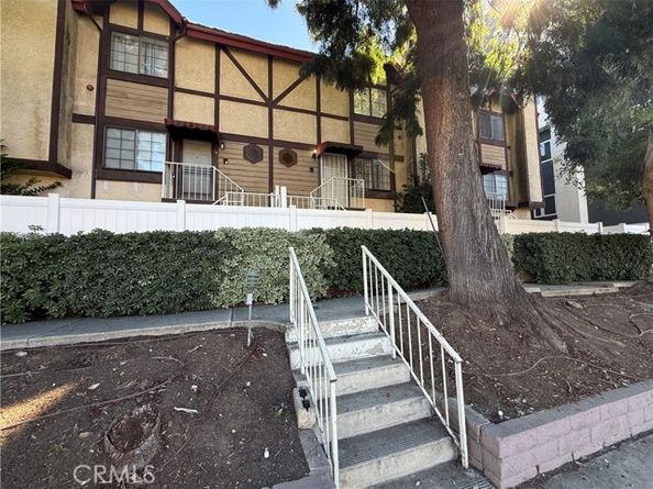 21930 Valerio Street 15, Canoga Park (los Angeles) CA 91303