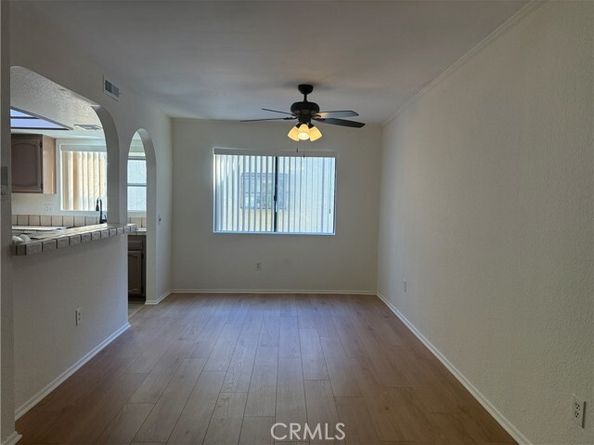 21930 Valerio Street 15, Canoga Park (los Angeles) CA 91303
