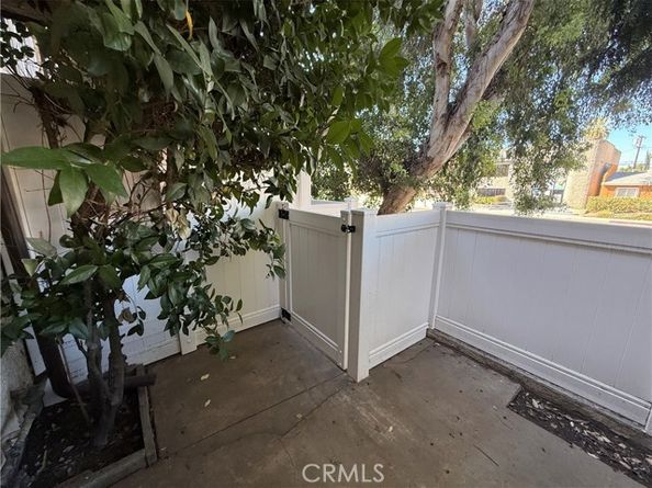 21930 Valerio Street 15, Canoga Park (los Angeles) CA 91303