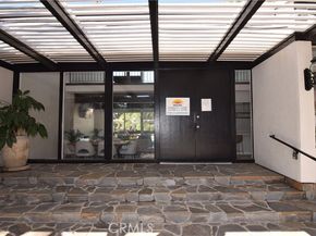 18645 Hatteras Street 211, Tarzana (los Angeles) CA 91356