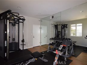 18645 Hatteras Street 211, Tarzana (los Angeles) CA 91356