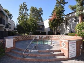 18645 Hatteras Street 211, Tarzana (los Angeles) CA 91356