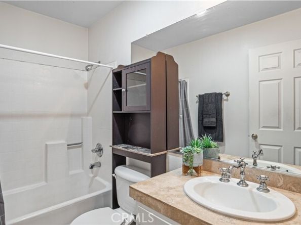 7035 Woodley Avenue 203, Van Nuys (los Angeles) CA 91406