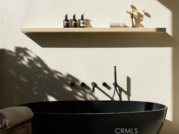 5824 Manton Avenue, Woodland Hills (los Angeles) CA 91367