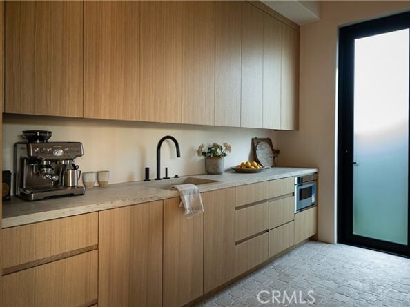 5824 Manton Avenue, Woodland Hills (los Angeles) CA 91367