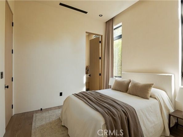 5824 Manton Avenue, Woodland Hills (los Angeles) CA 91367