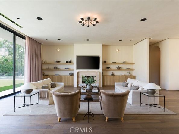 5824 Manton Avenue, Woodland Hills (los Angeles) CA 91367