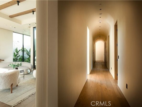 5824 Manton Avenue, Woodland Hills (los Angeles) CA 91367