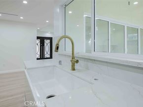 8042 Ellenbogen Street, Sunland (los Angeles) CA 91040