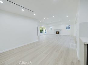 8042 Ellenbogen Street, Sunland (los Angeles) CA 91040