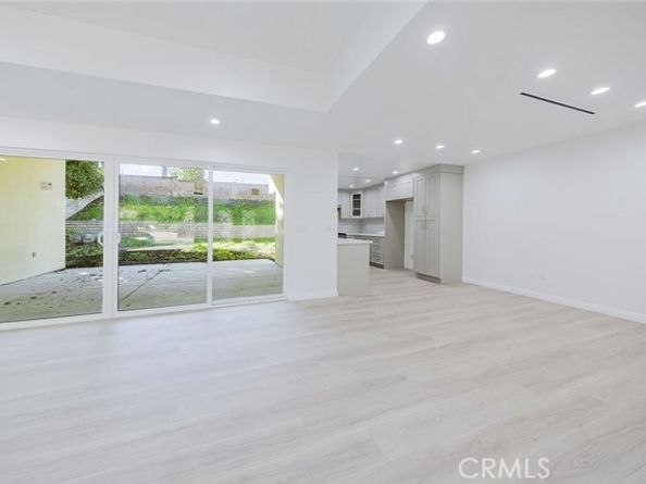 8042 Ellenbogen Street, Sunland (los Angeles) CA 91040