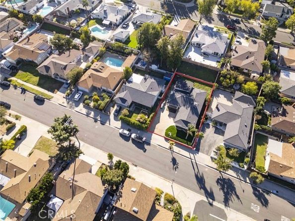 8042 Ellenbogen Street, Sunland (los Angeles) CA 91040