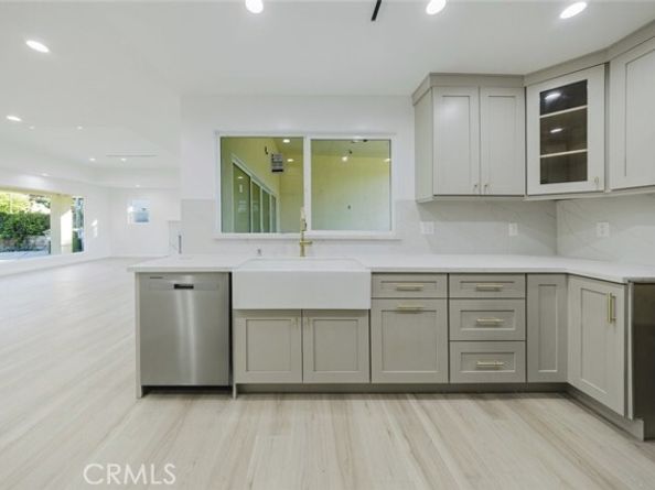 8042 Ellenbogen Street, Sunland (los Angeles) CA 91040