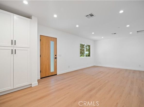 6935 Jellico Avenue, Los Angeles CA 91406