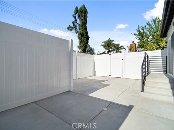 6935 Jellico Avenue, Los Angeles CA 91406