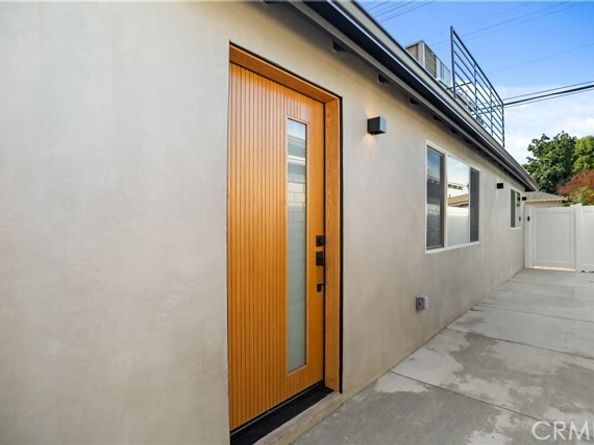 6935 Jellico Avenue, Los Angeles CA 91406