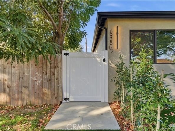 6935 Jellico Avenue, Los Angeles CA 91406