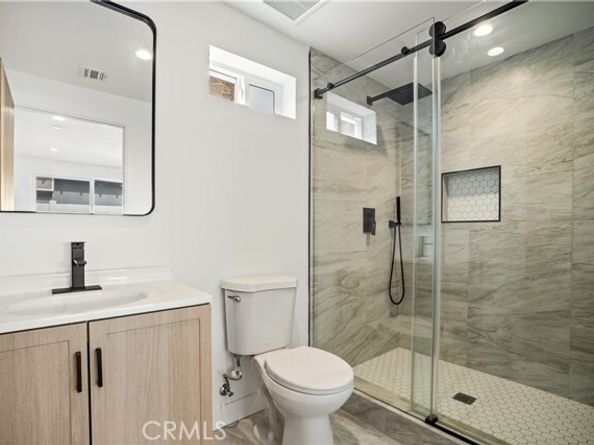 6935 Jellico Avenue, Los Angeles CA 91406