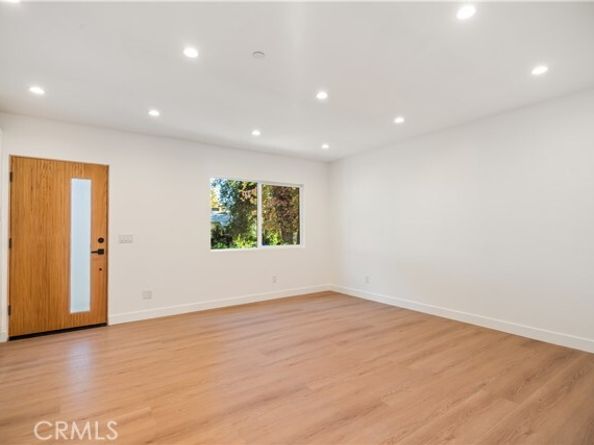 6935 Jellico Avenue, Los Angeles CA 91406