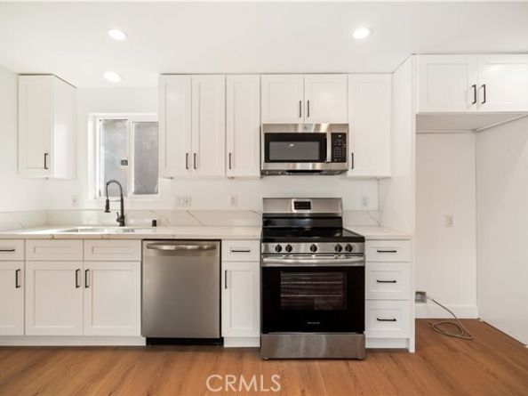 6935 Jellico Avenue, Los Angeles CA 91406