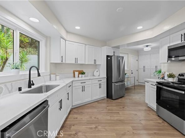 2400 Nalin Drive, Los Angeles CA 90077