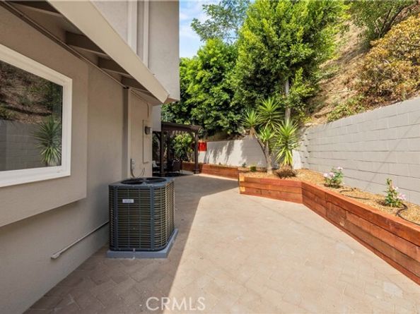 2400 Nalin Drive, Los Angeles CA 90077