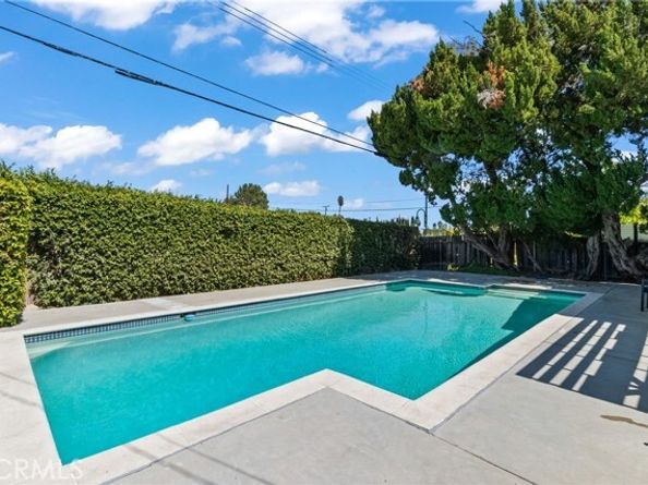 20323 Haynes Street, Winnetka (los Angeles) CA 91306